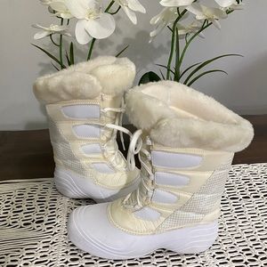 Columbia Thermolite white snow boots